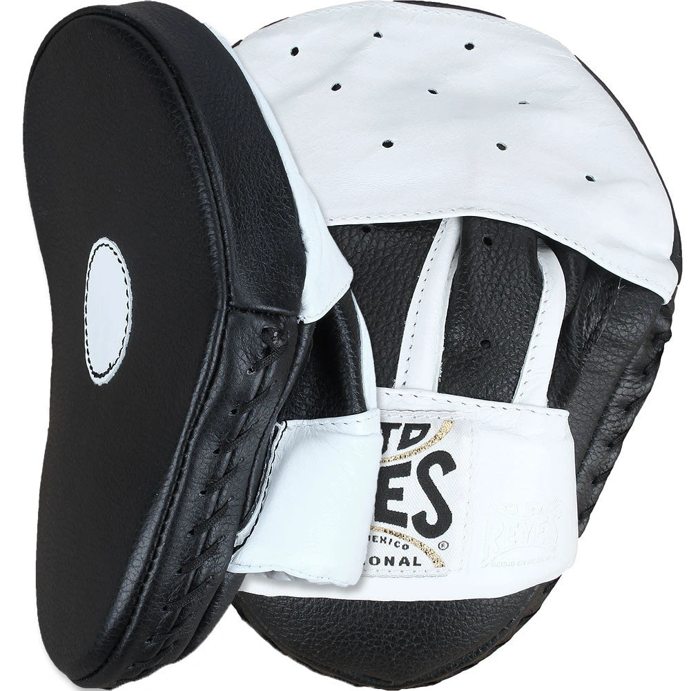 Cleto Reyes Curved Punch Mitts 3 Cleto Reyes Curved Punch Mitts